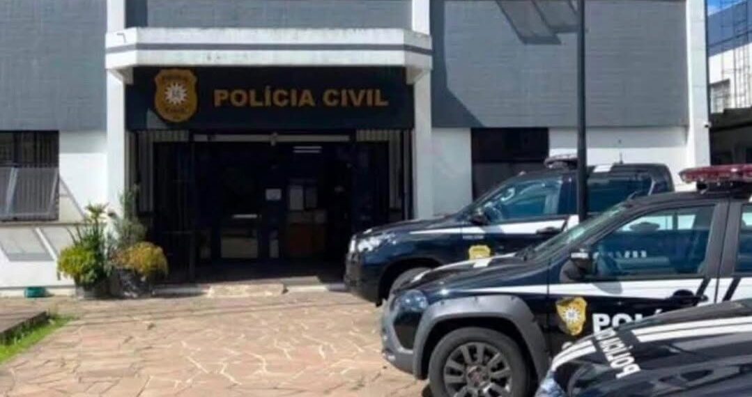 Homem vai até a delegacia de Polícia Civil para solicitar a emissão de sua certidão de antecedentes policiais e acaba preso em Farroupilha