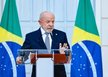 “Não se meta nas eleições do Brasil”, diz Lula a Trump