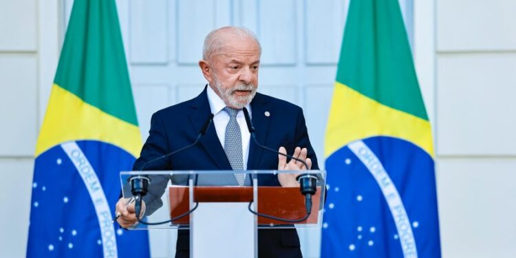“Não se meta nas eleições do Brasil”, diz Lula a Trump