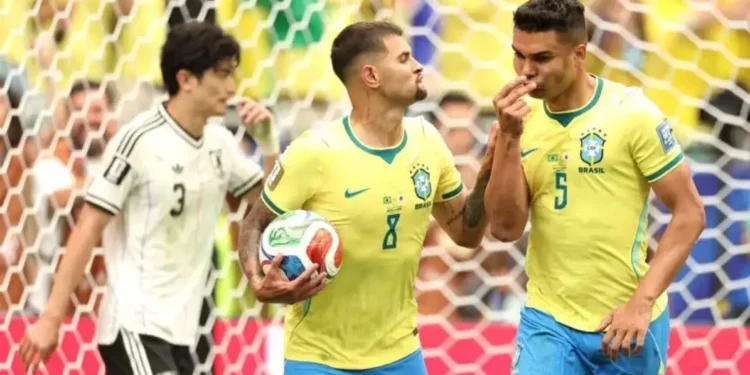 Brasil vence o Japão de virada e avança para as oitavas de final da Copa do Mundo