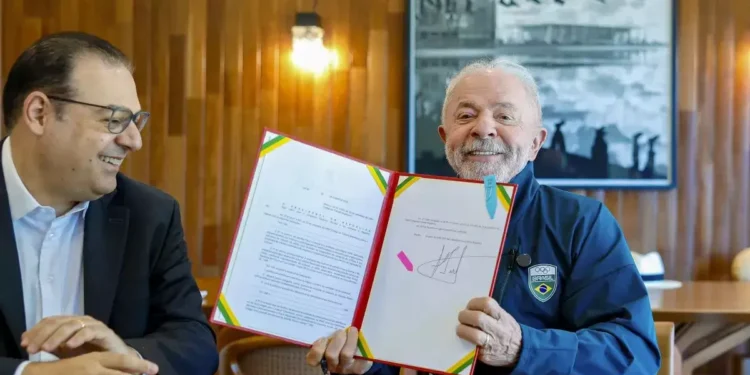 Lula sanciona lei que garante renovação automática da Carteira Nacional de Habilitação