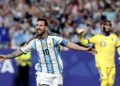 Messi faz três, vira maior artilheiro das Copas e Argentina estreia com vitória sobre a Argélia