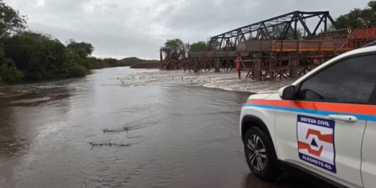 Sobe para 43 o número de cidades com danos durante temporais no RS; Inmet segue com aviso para tempestades
