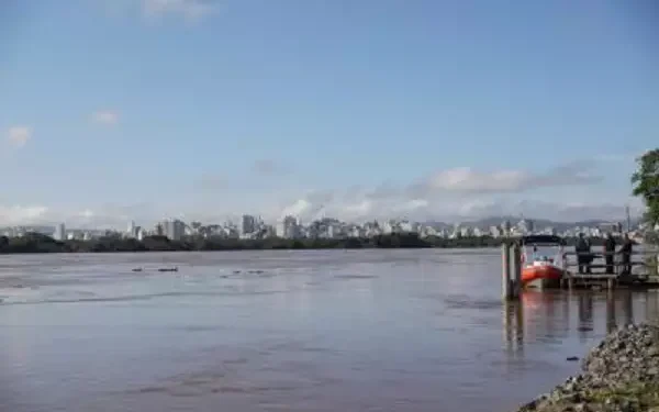 Defesa Civil Estadual alerta para risco muito alto de inundação nas ilhas de Porto Alegre devido à elevação do Guaíba