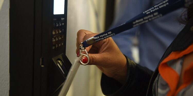 Jornada de trabalho com fim da escala 6×1 deve ampliar expansão do trabalho intermitente
