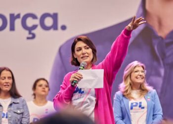 Michelle Bolsonaro anuncia saída do PL Mulher, após crise com Flávio