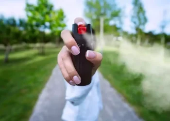 Governo sanciona lei que autoriza mulheres a comprarem spray de pimenta para defesa pessoal