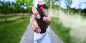 Governo sanciona lei que autoriza mulheres a comprarem spray de pimenta para defesa pessoal