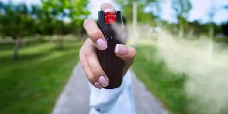Governo sanciona lei que autoriza mulheres a comprarem spray de pimenta para defesa pessoal
