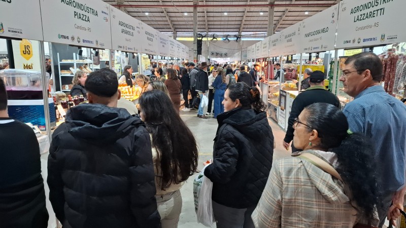 Chuva não afasta visitantes no primeiro dia da 49ª Expointer