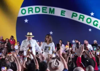 PT oficializa Lula como candidato à Presidência pela oitava vez