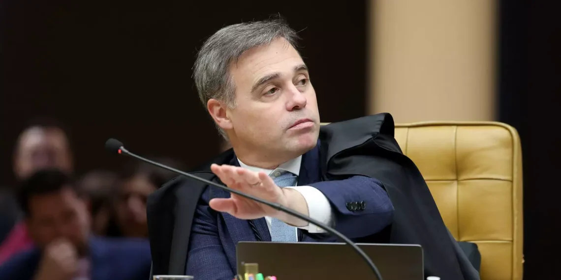 Ministro André Mendonça prepara a sua defesa no Supremo contra “ilegalidades” de denúncia do seu colega Alexandre de Moraes contra ele