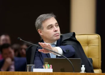 Ministro André Mendonça prepara a sua defesa no Supremo contra “ilegalidades” de denúncia do seu colega Alexandre de Moraes contra ele