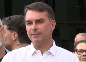 Trump dará visto para Flávio Bolsonaro e a sua família nos Estados Unidos