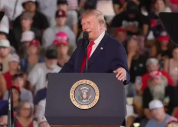 Presidente dos Estados Unidos volta a dizer que as eleições no Brasil pareceram fraudadas